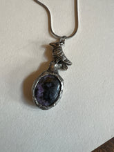 Load image into Gallery viewer, Stone and bird necklace
