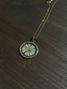 Daisy necklace ￼