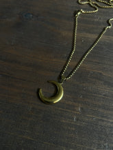 Load image into Gallery viewer, Crescent moon necklace
