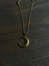 Load image into Gallery viewer, Crescent moon necklace
