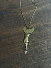 Load image into Gallery viewer, Hand and star necklace
