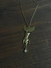 Load image into Gallery viewer, Hand and star necklace
