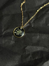 Load image into Gallery viewer, Queens lace necklace
