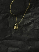 Load image into Gallery viewer, Pad lock necklace
