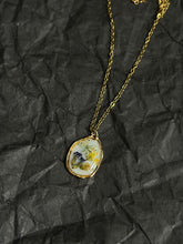 Load image into Gallery viewer, Flower necklace
