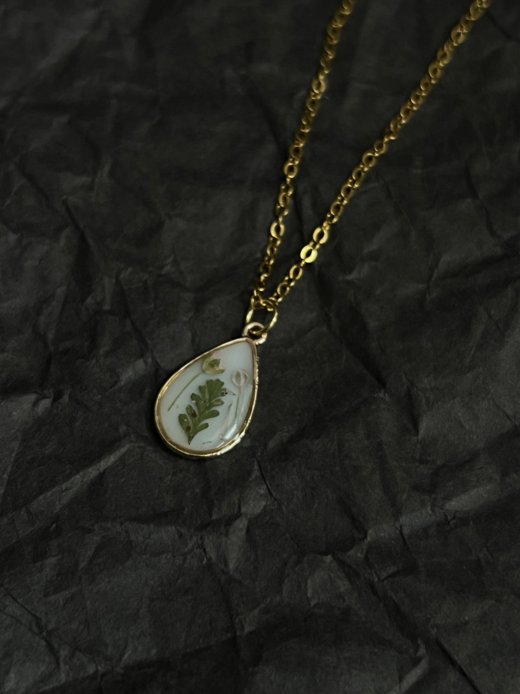 Leaf and flower necklace