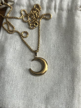 Load image into Gallery viewer, Moon necklace
