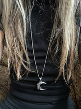 Load image into Gallery viewer, Chunky moon plated necklace
