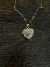 Load image into Gallery viewer, Floral locket necklace
