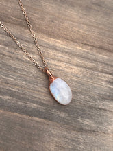Load image into Gallery viewer, Moonstone necklace
