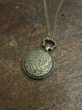 Load image into Gallery viewer, Ornate floral necklace
