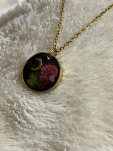 Load image into Gallery viewer, Floral necklace
