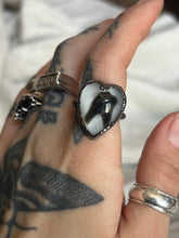 Load image into Gallery viewer, Tooth ring size 5.75
