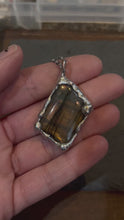 Load and play video in Gallery viewer, Large Flashy labradorite necklace Tiffany technique
