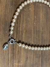 Load image into Gallery viewer, Faux pearl necklace
