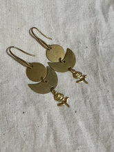 Load image into Gallery viewer, Rose earrings
