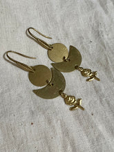 Load image into Gallery viewer, Rose earrings
