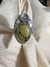 Load image into Gallery viewer, Turquoise and leaf ring sz 6.5
