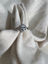 Load image into Gallery viewer, Mixed metal mini skull Sz 7.5
