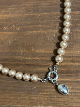 Load image into Gallery viewer, Faux pearl necklace
