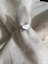 Load image into Gallery viewer, Simple silver ring sz 6.5
