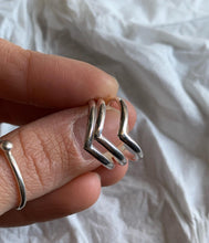 Load image into Gallery viewer, sterling silver Chevron Ring
