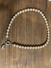 Load image into Gallery viewer, Faux pearl necklace
