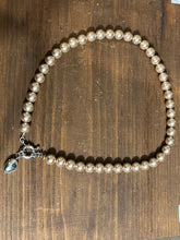 Load image into Gallery viewer, Faux pearl necklace
