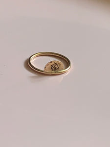 April/Daisy Gold filled birth flower ring