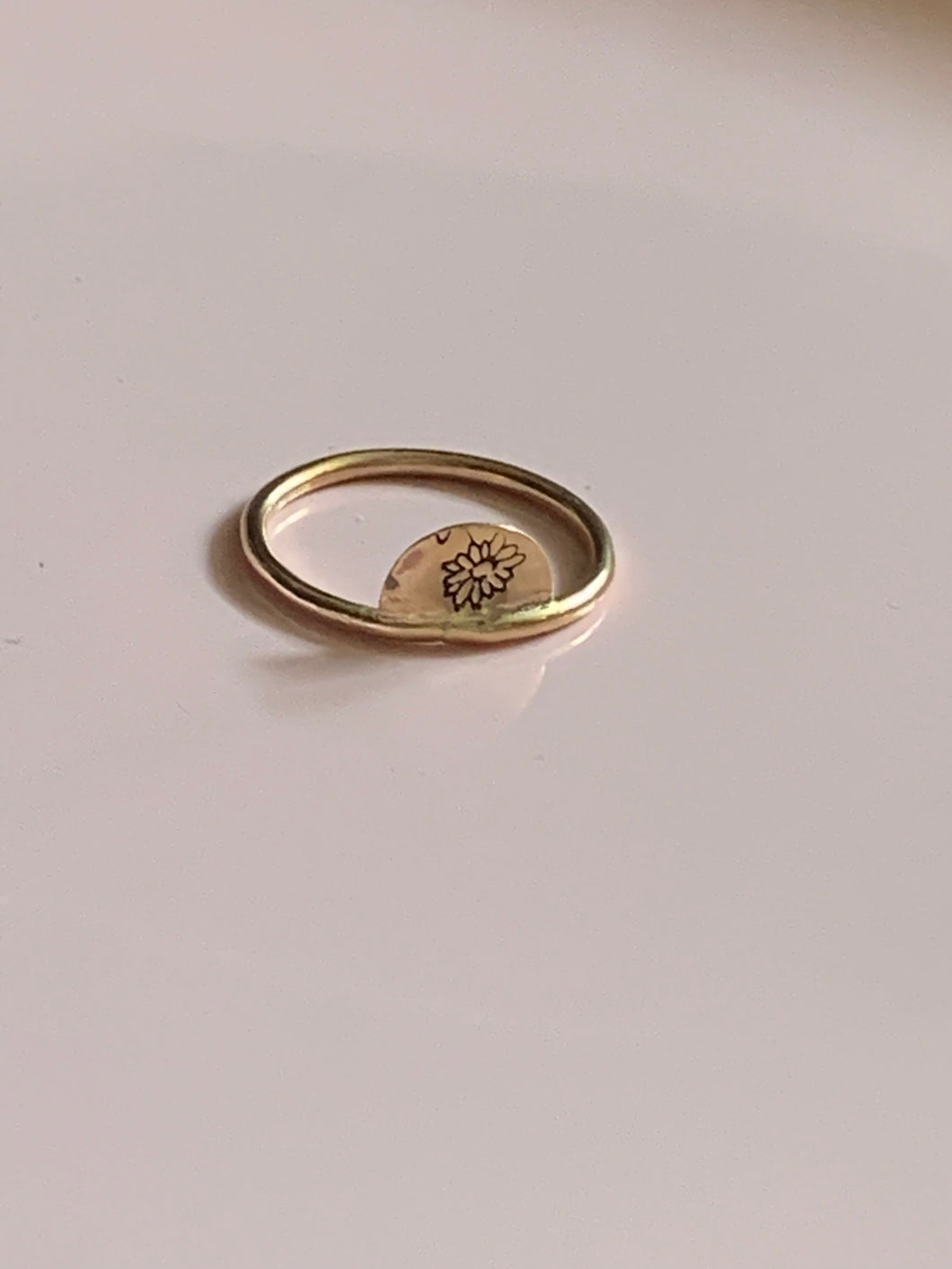 April/Daisy Gold filled birth flower ring